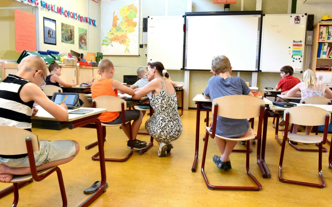 Selon IA France, l’aménagement de la salle de classe a des impacts sur la réussite scolaire.