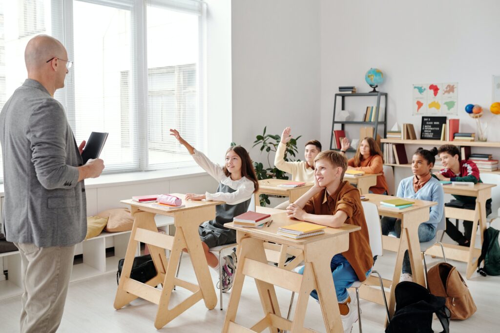 En pédagogie participative, tous les élèves participent et s’impliquent dans leur propre processus d’apprentissage